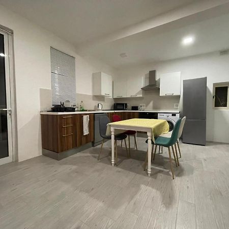 City Center Properties - Modern Room With Ac & Ensuit Bathroom - Room 1 Σεντ Πόλς Μπέι Εξωτερικό φωτογραφία